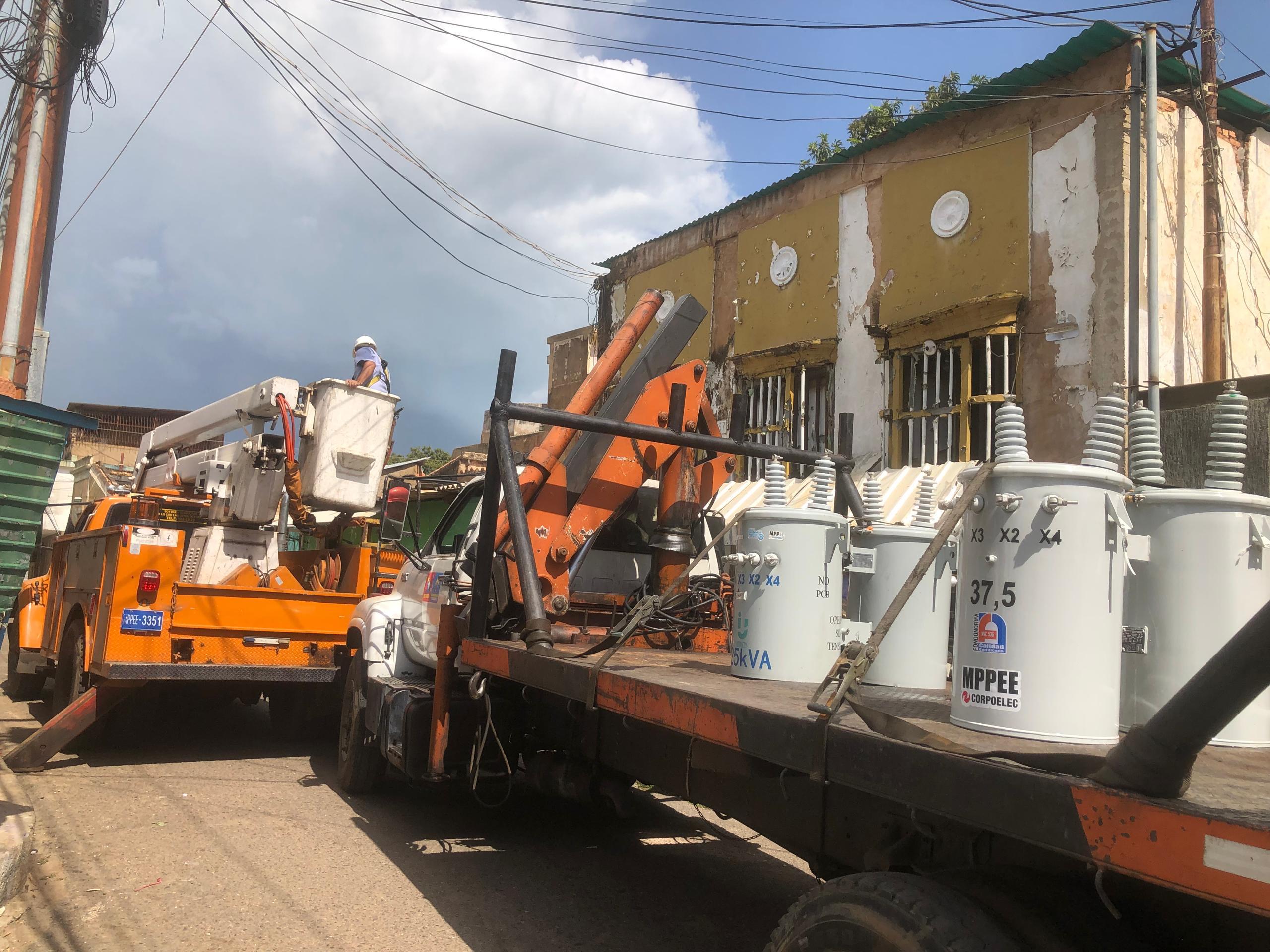 Gobernador Luis Caldera impulsa planes para optimizar el servicio eléctrico en el Zulia 3 WhatsApp Image 2025 08 06 at 11.44.22 AM