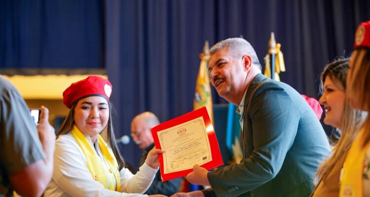 Gobernador Luis Caldera acompañó egreso de 469 profesionales de la Universidad de las Ciencias de la Salud 1 Caldera
