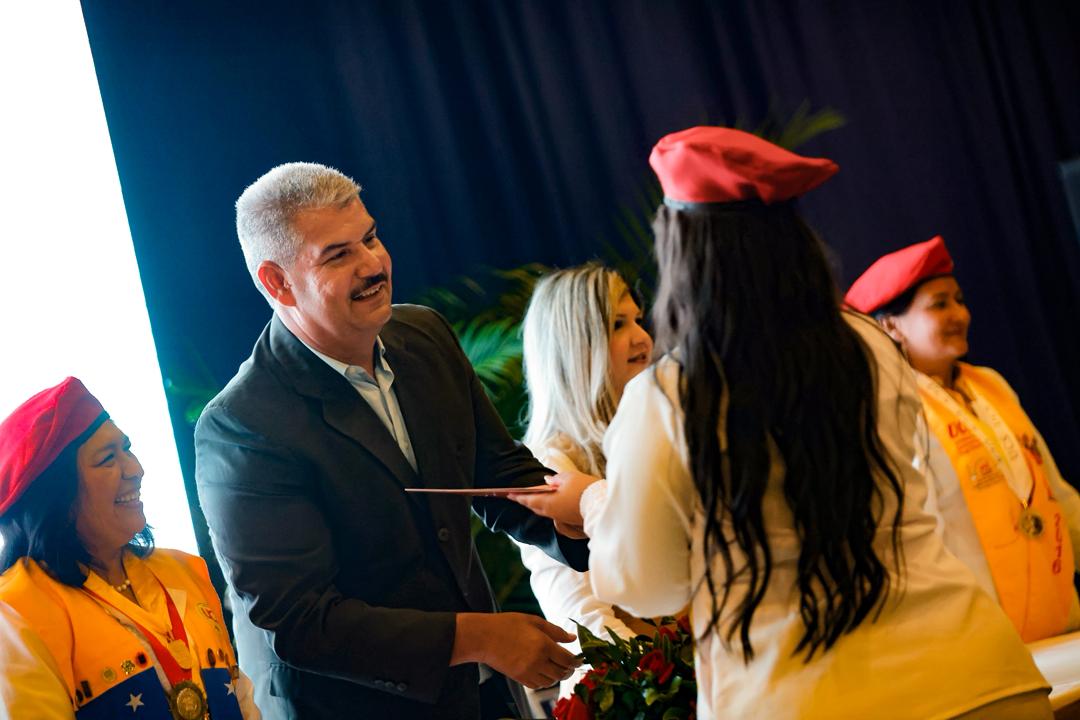 Gobernador Luis Caldera acompañó egreso de 469 profesionales de la Universidad de las Ciencias de la Salud 3 WhatsApp Image 2025 08 08 at 9.23.01 AM