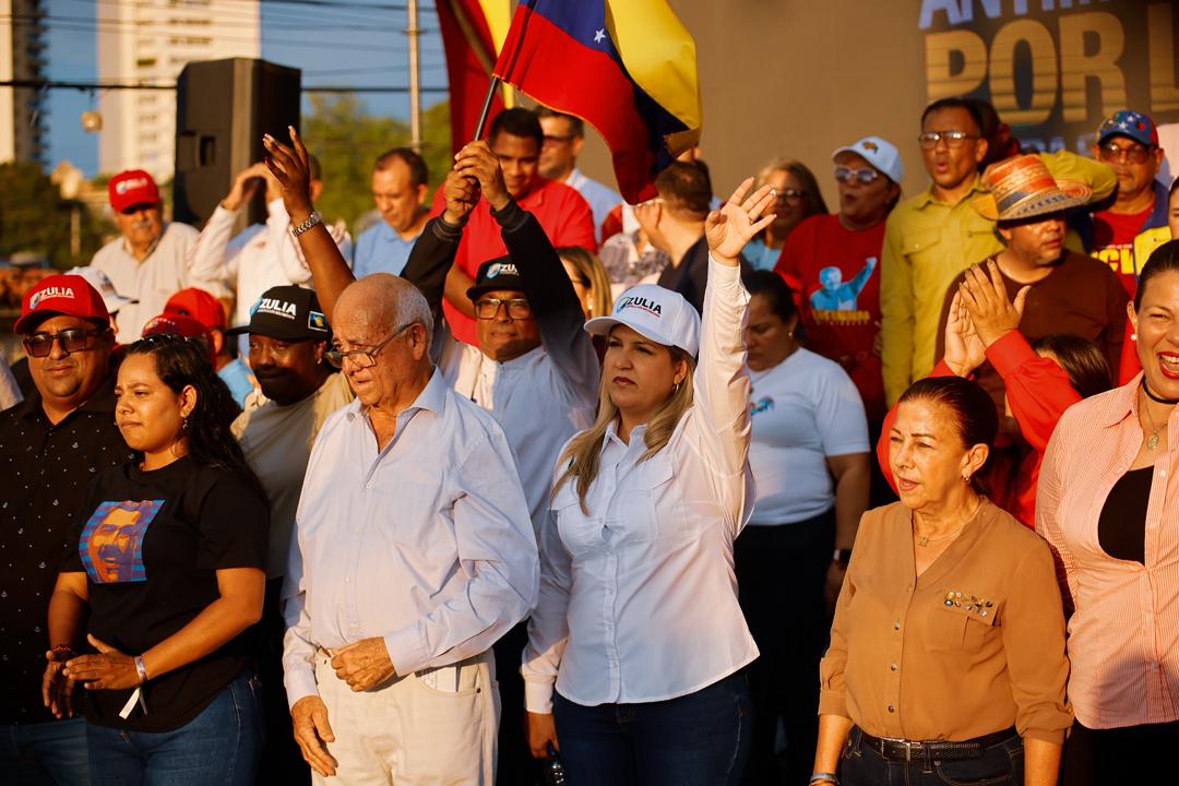 Pueblo zuliano alzó su voz junto a sus gobernantes por la paz y en contra de las amenazas imperiales 3 WhatsApp Image 2025 08 12 at 4.12.17 PM