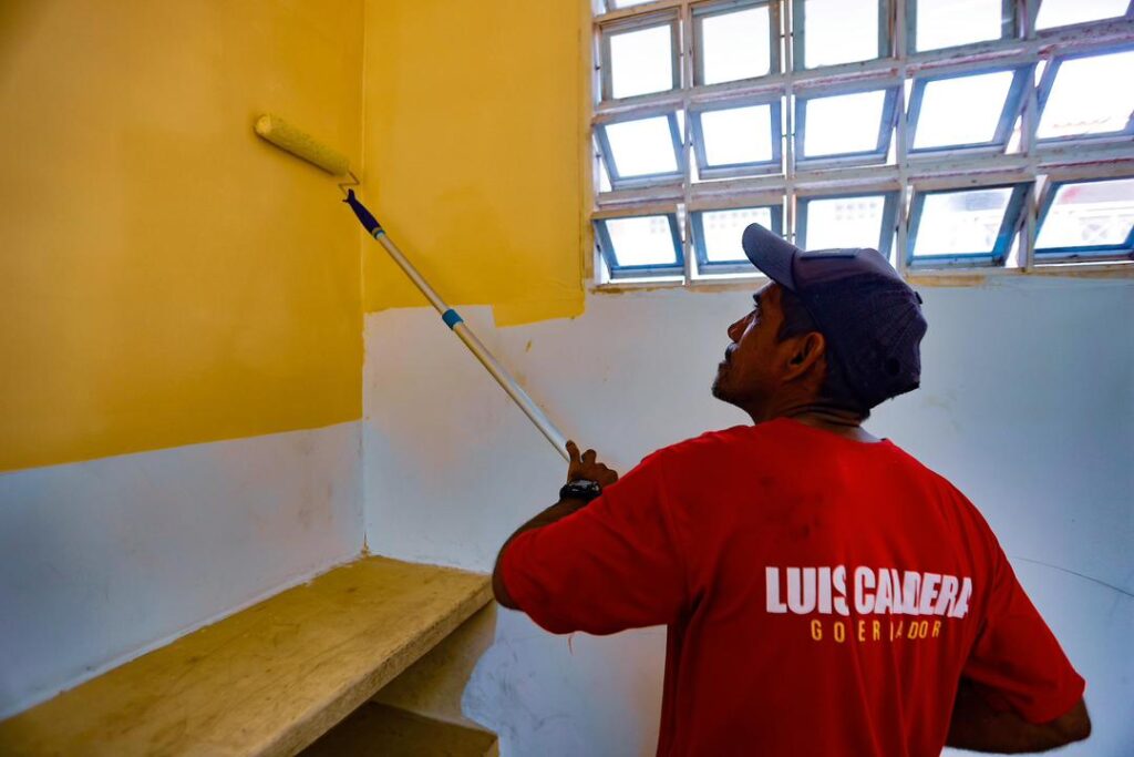 El Gobernador Luis Caldera inicia plan para la rehabilitación de 54 escuelas 3 escuelas