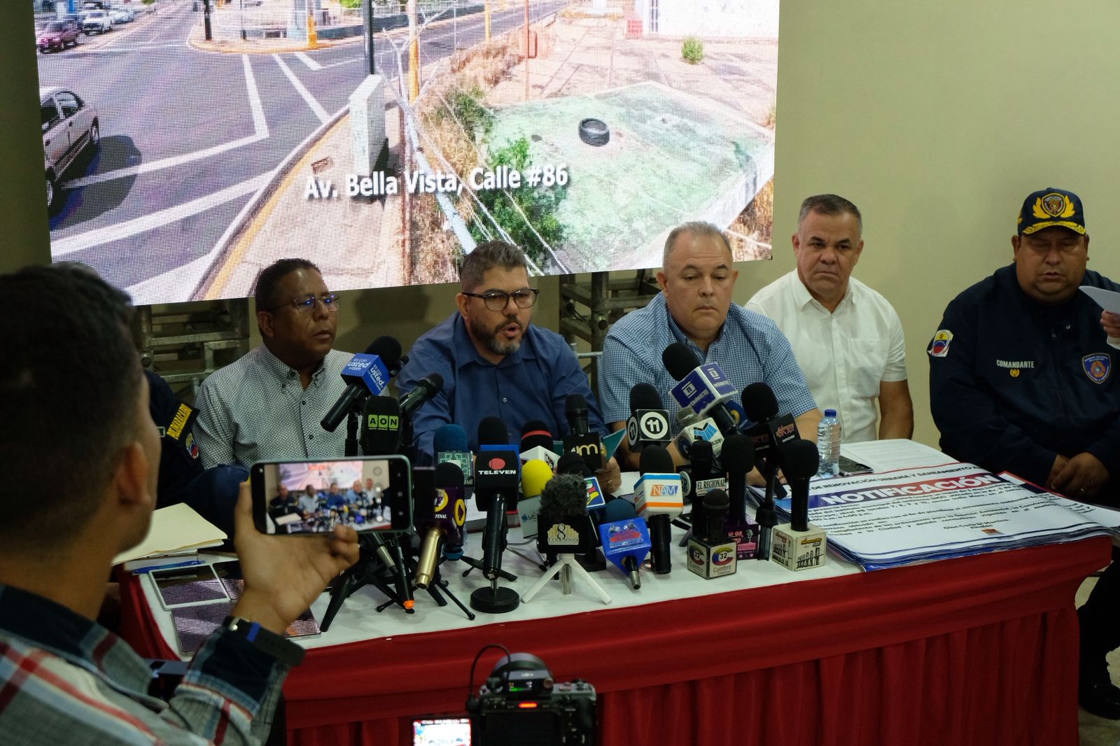 Alcaldía de Maracaibo inició el Plan Integral de Ordenamiento y Saneamiento Ambiental de la ciudad con especial atención en los terrenos abandonados y sucios 3 WhatsApp Image 2025 08 19 at 8.16.45 AM 1