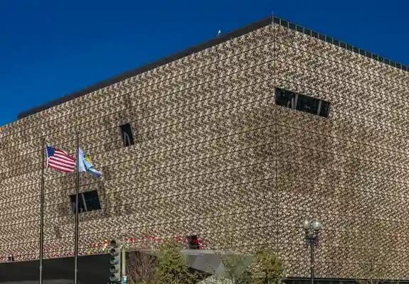 Trump ordena investigar museos por «wokismo» y su visión de la historias 1 Trump
