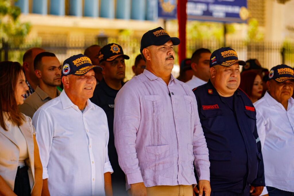 Alcalde Gian Carlo Di Martino entregó ambulancias al Cuerpo de Bomberos de Maracaibo 5 WhatsApp Image 2025 08 20 at 4.33.48 PM 2