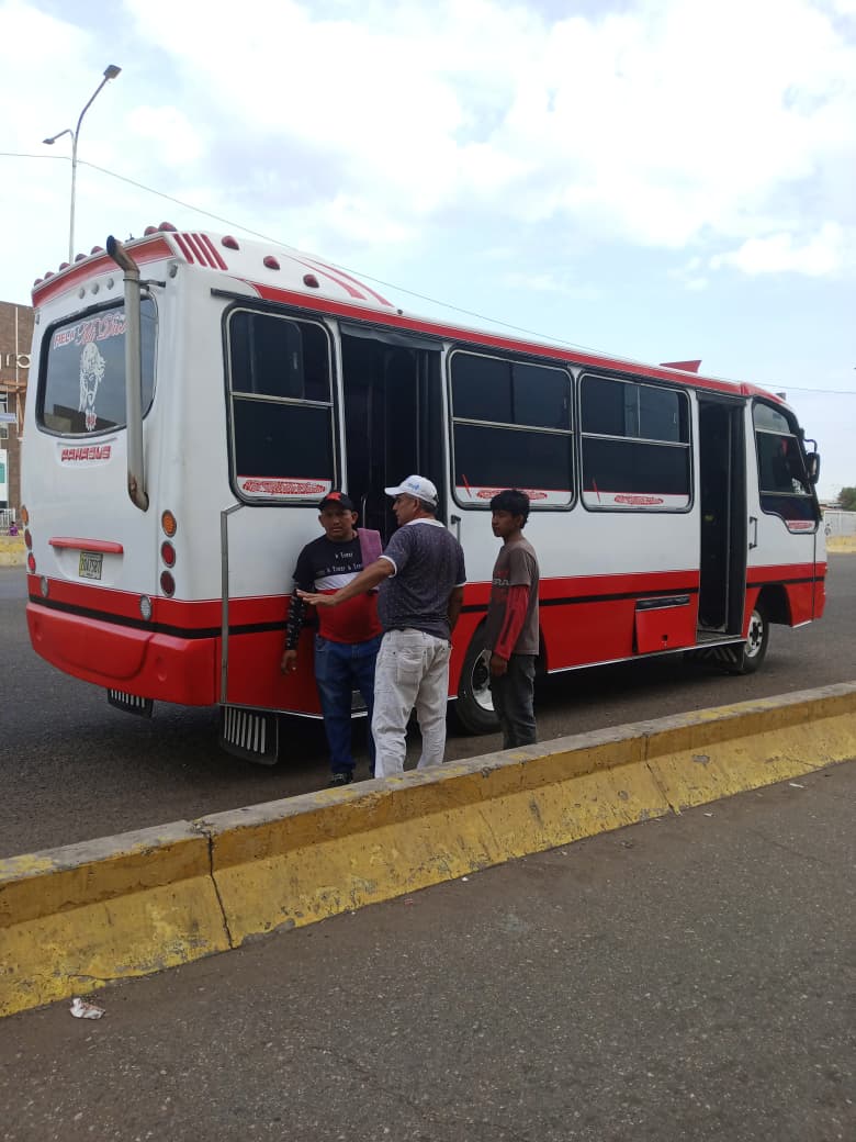 El costo de pasaje en Maracaibo: Usuarios reclaman aumentos constantes y transportistas se escudan con el alza del dólar 6 WhatsApp Image 2025 08 22 at 1.07.15 PM