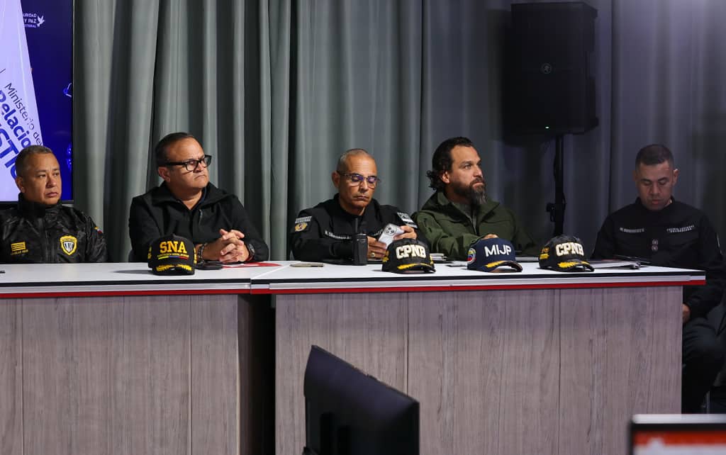 Diosdado Cabello: «FANB, PNB y pueblo se fusionan en un cuerpo orgánico para resguardar fronteras venezolanas» 2 WhatsApp Image 2025 08 25 at 12.54.48 PM