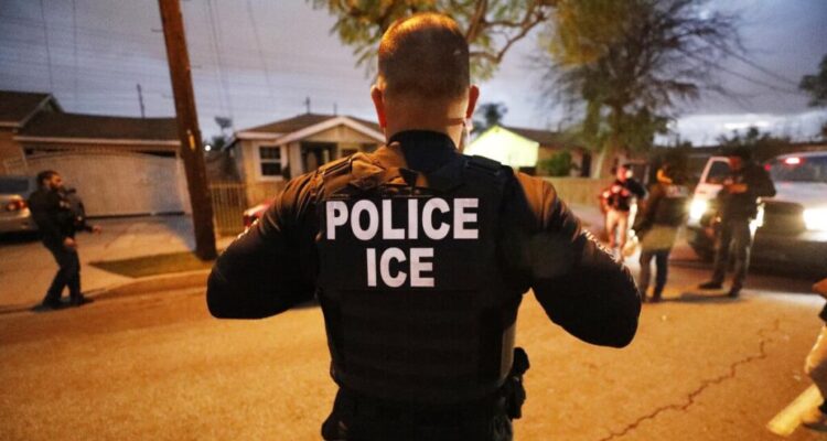 Legisladores demócratas estudian retirar la financiación al ICE 1 ICE