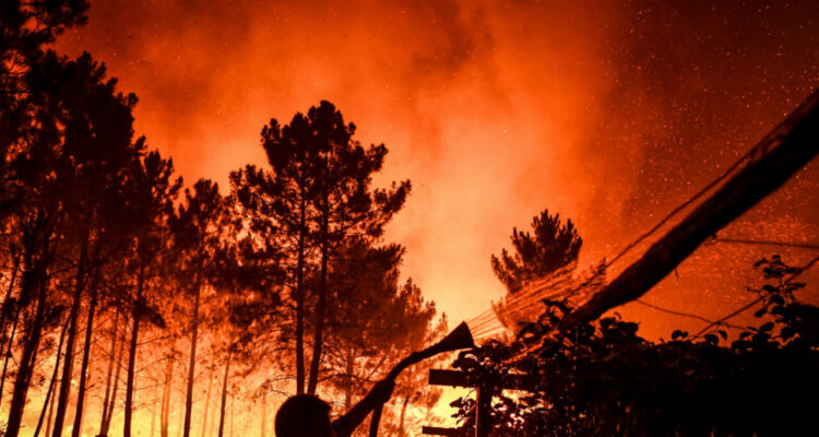 España y Portugal continúan sufriendo por los incendios forestales 1 Incendio