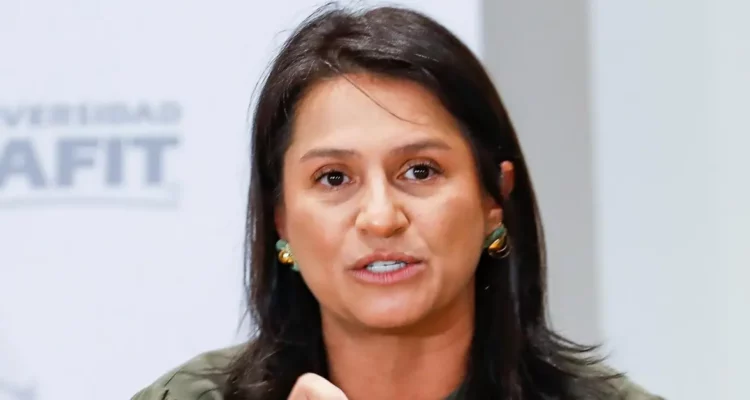 Senadora Paola Holguín demanda la creación de zona binacional entre Colombia y Venezuela. 1 Holguín