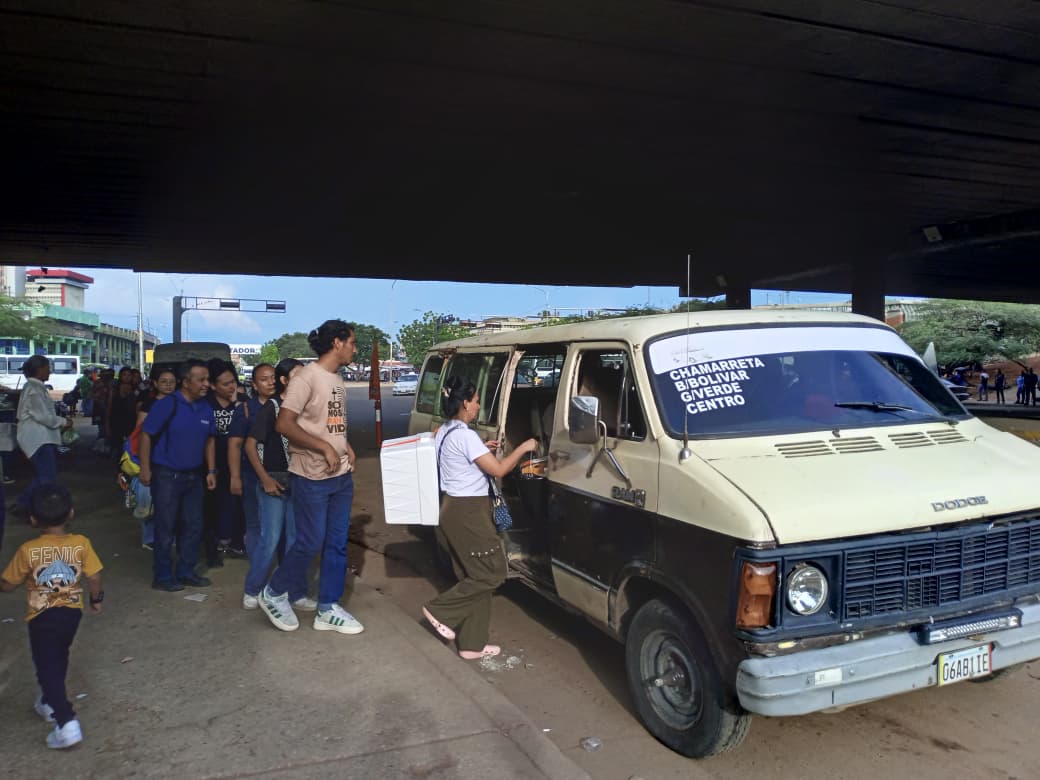 El costo de pasaje en Maracaibo: Usuarios reclaman aumentos constantes y transportistas se escudan con el alza del dólar 5 n1vt6Yfd WhatsApp Image 2025 08 22 at 1.07.26 PM