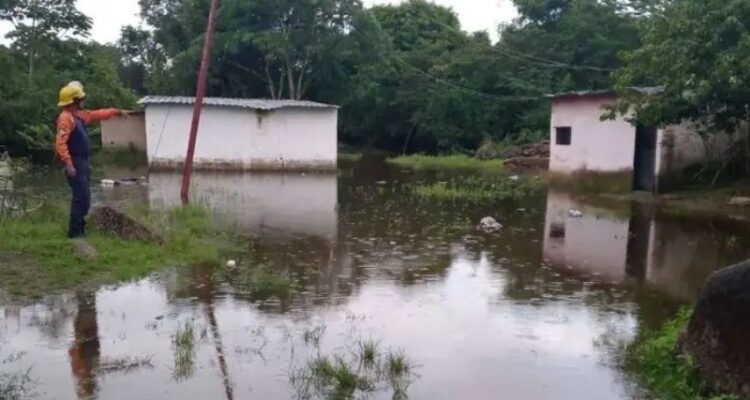 Río Orinoco en Amazonas ha bajado 20 centímetros en una semana, pero aún supera la cota de desborde 1 Orinoco
