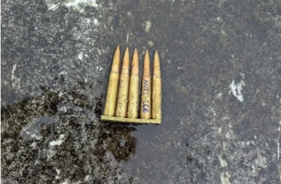 Un detenido murió tras un tiroteo en una instalación del ICE en Dallas: las claves del caso 2 Balas anti Ice