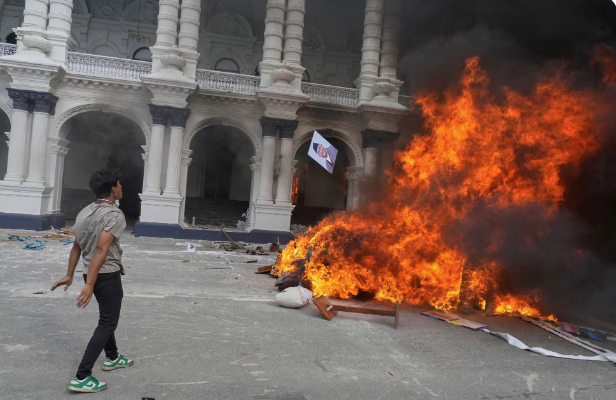 Presidente de Nepal prometió una salida constitucional a la crisis tras caer el Gobierno 1 Nepal