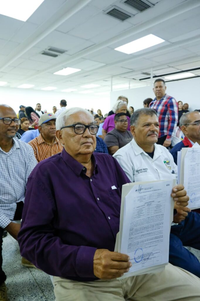 Alcalde Di Martino entregó Registro de Conformación de Junta Directiva de Organizaciones Sindicales 2 Di Martico certificados sindicatos 2