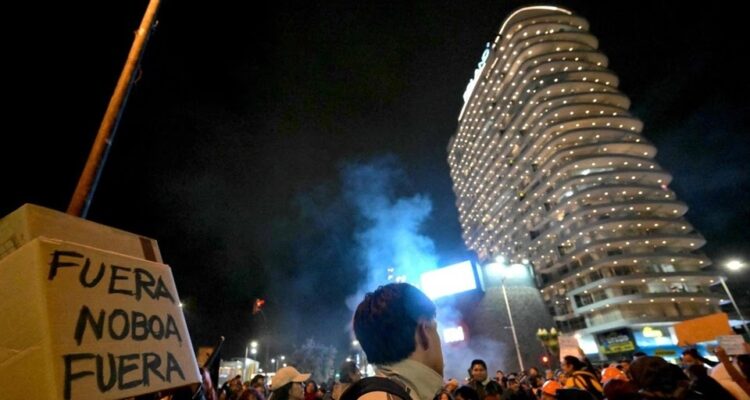 Ecuador: Casi 60 detenidos en protestas contra Noboa 1 Ecuador