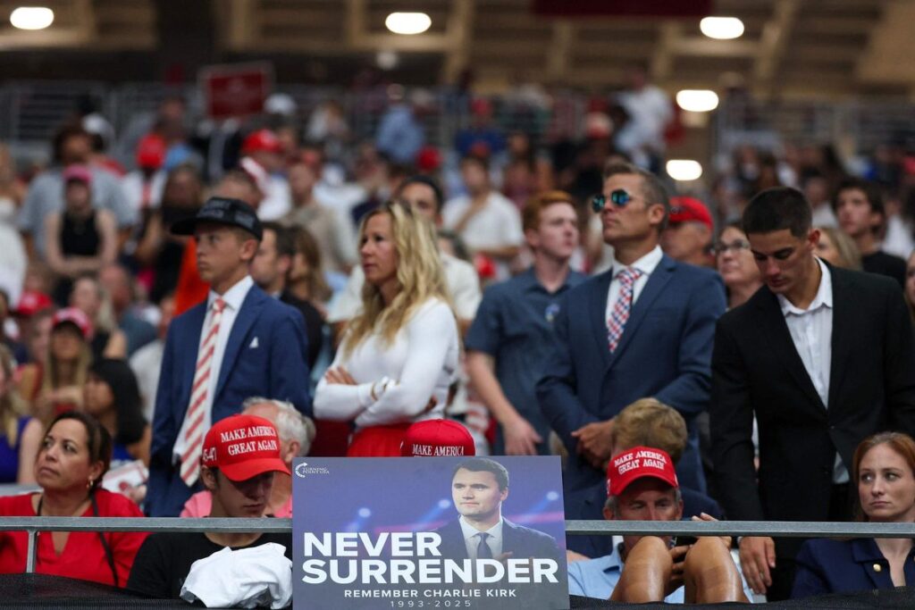El funeral de Charlie Kirk congregó a más de 100.000 personas en Arizona 2 Funeral de Kirk