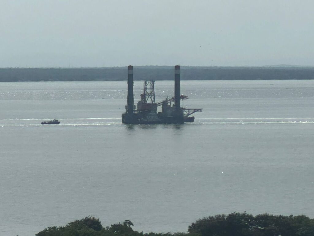 Llegó al Lago de Maracaibo instalación petrolera flotante de empresa China para una operación de mil millones de dólares 2 G0Bl4shWkAA jK5