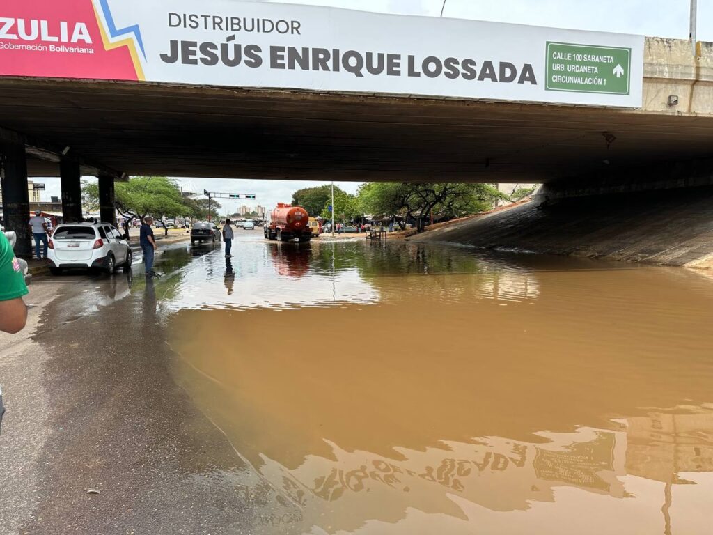 Alcaldía de Maracaibo liberó tramo vial inundado en el casco central de la ciudad 6 IMG 20250909 WA0115