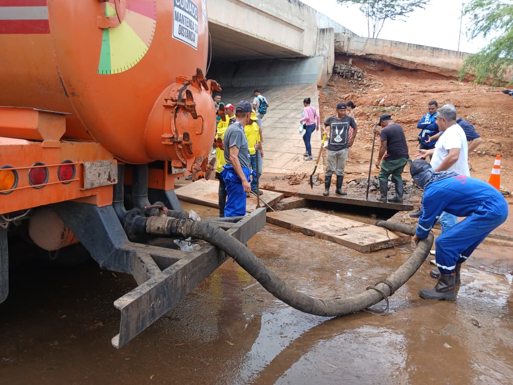 Alcaldía de Maracaibo liberó tramo vial inundado en el casco central de la ciudad 5 IMG 20250909 WA0118