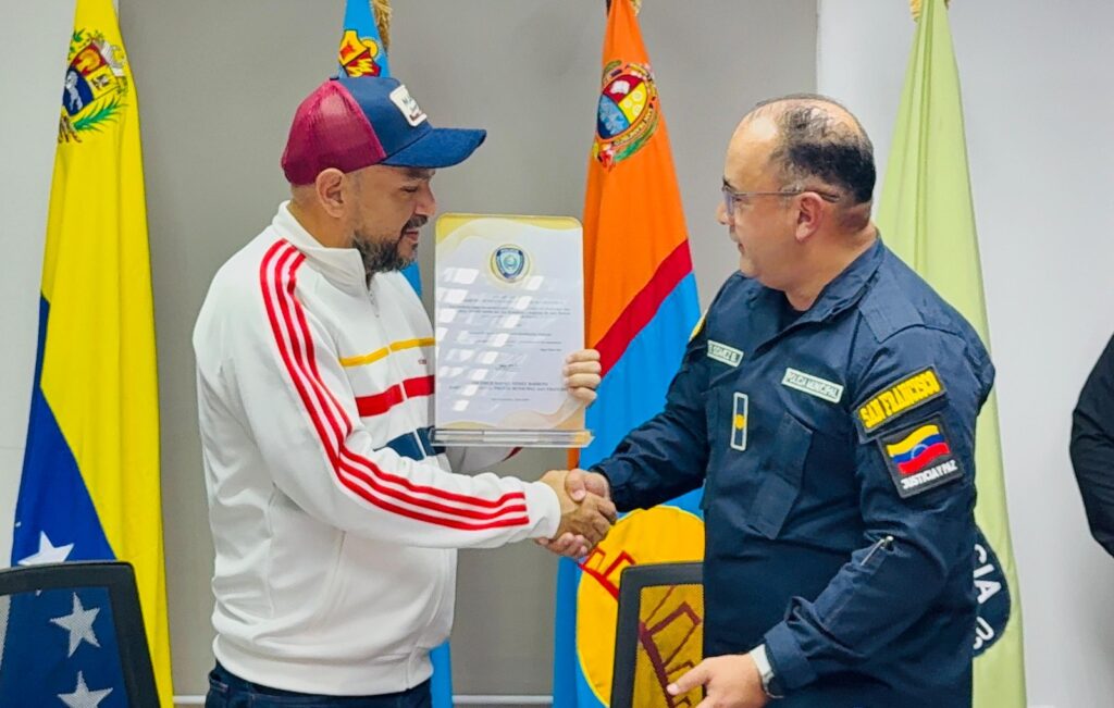 Alcalde Héctor Soto superviso instalaciones de Polisur y ajustó planes de protección 2 IMG 20250910 WA0046