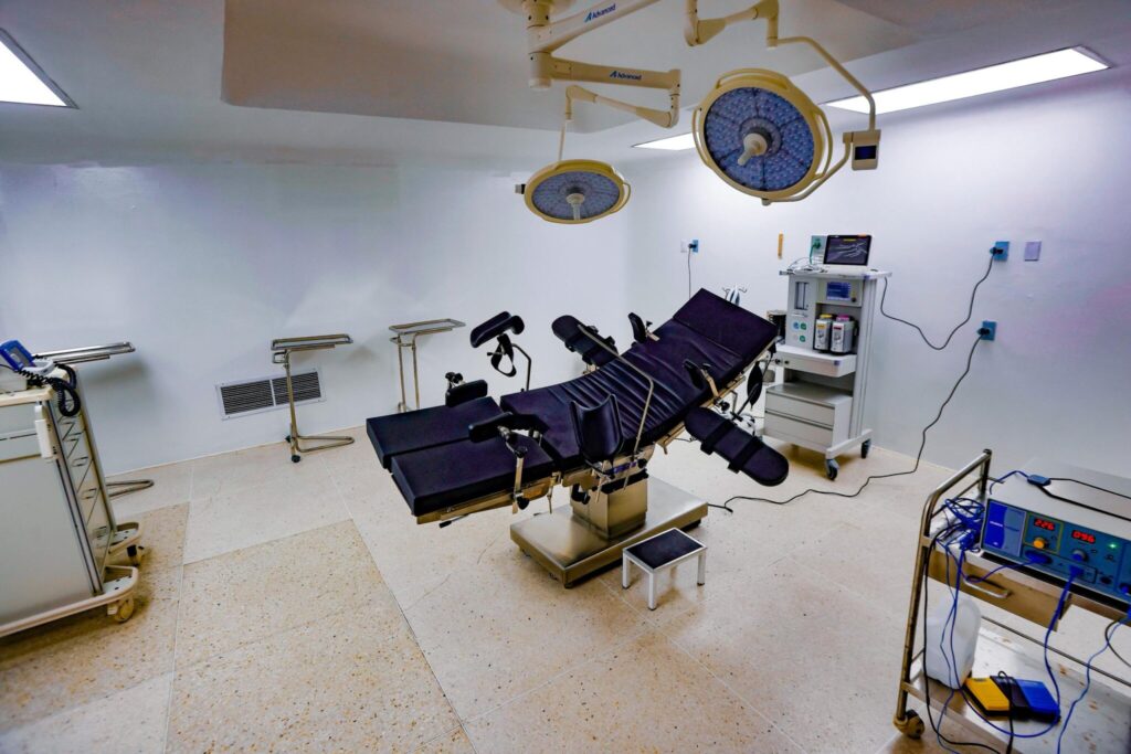 Gobernador Caldera inauguró dos pabellones y reactivó cinco cupos de UCI en el Hospital General del Sur 4 IMG 20250911 WA0056 2048x1366 1