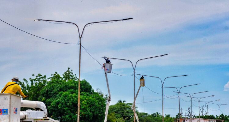 Gobernación Bolivariana del Zulia Ilumina 85 kilómetros de la avenida Intercomunal de la COL 1 Plan gobernación