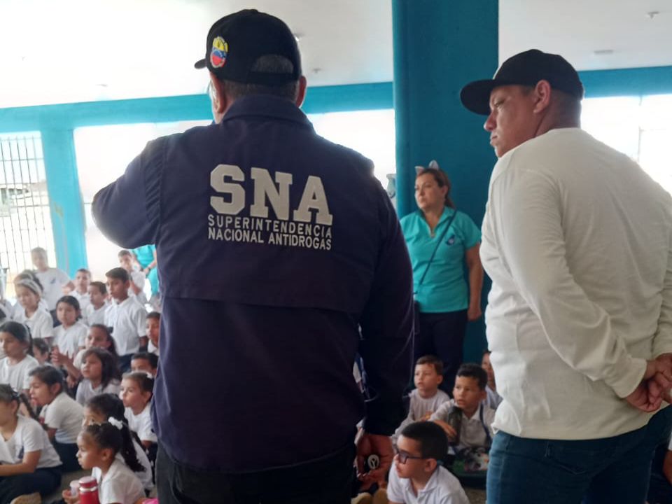 Gobernación del Zulia y Frente Preventivo dan la bienvenida al nuevo periodo escolar con un abordaje en la E.B.N. San Francisco 3 IMG 20250923 WA0036