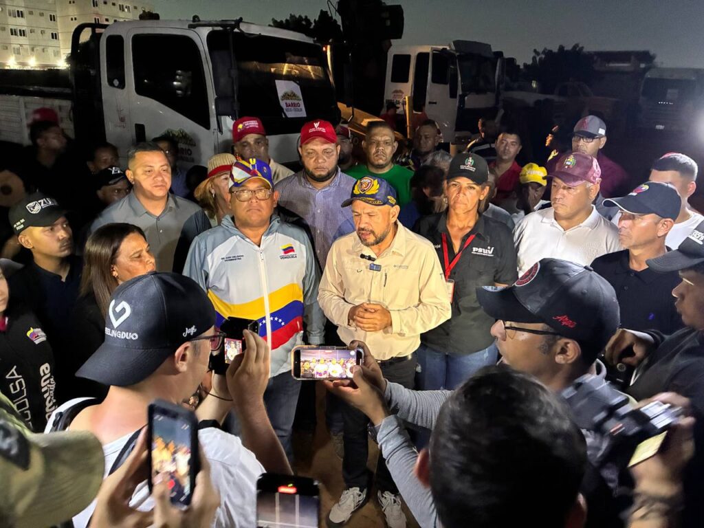 Alcalde Héctor Soto anunció reubicación de familias afectadas tras explosión del galpón de fuegos artificiales Gallo Verde 4 IMG 20250923 WA0039
