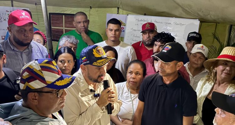 Alcalde Héctor Soto anunció reubicación de familias afectadas tras explosión del galpón de fuegos artificiales Gallo Verde 1 IMG 20250923 WA0041