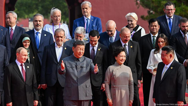 Por qué la muestra de poder de Xi en el enorme desfile de Pekín es un desafío al orden mundial liderado por EE. UU. 2 Lideres