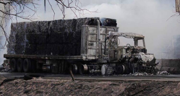 Subió a seis los fallecidos por explosión de camión de gas en México 1 Explosión