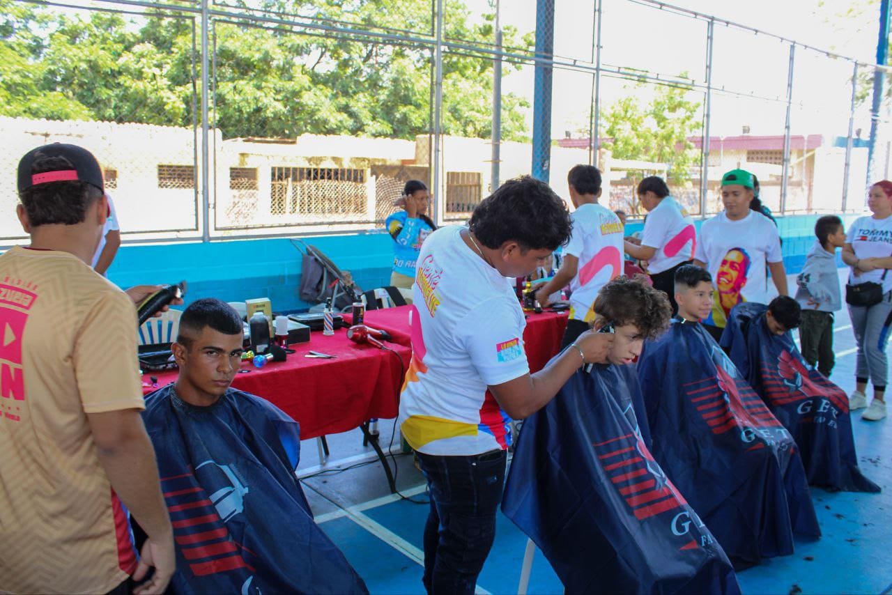 La Alcaldía Bolivariana de Maracaibo distribuyó más de 4.5 toneladas de alimentos en jornada de Mercados Populares en la parroquia Francisco Eugenio Bustamante 3 PHOTO 2025 09 14 08 48 06 1