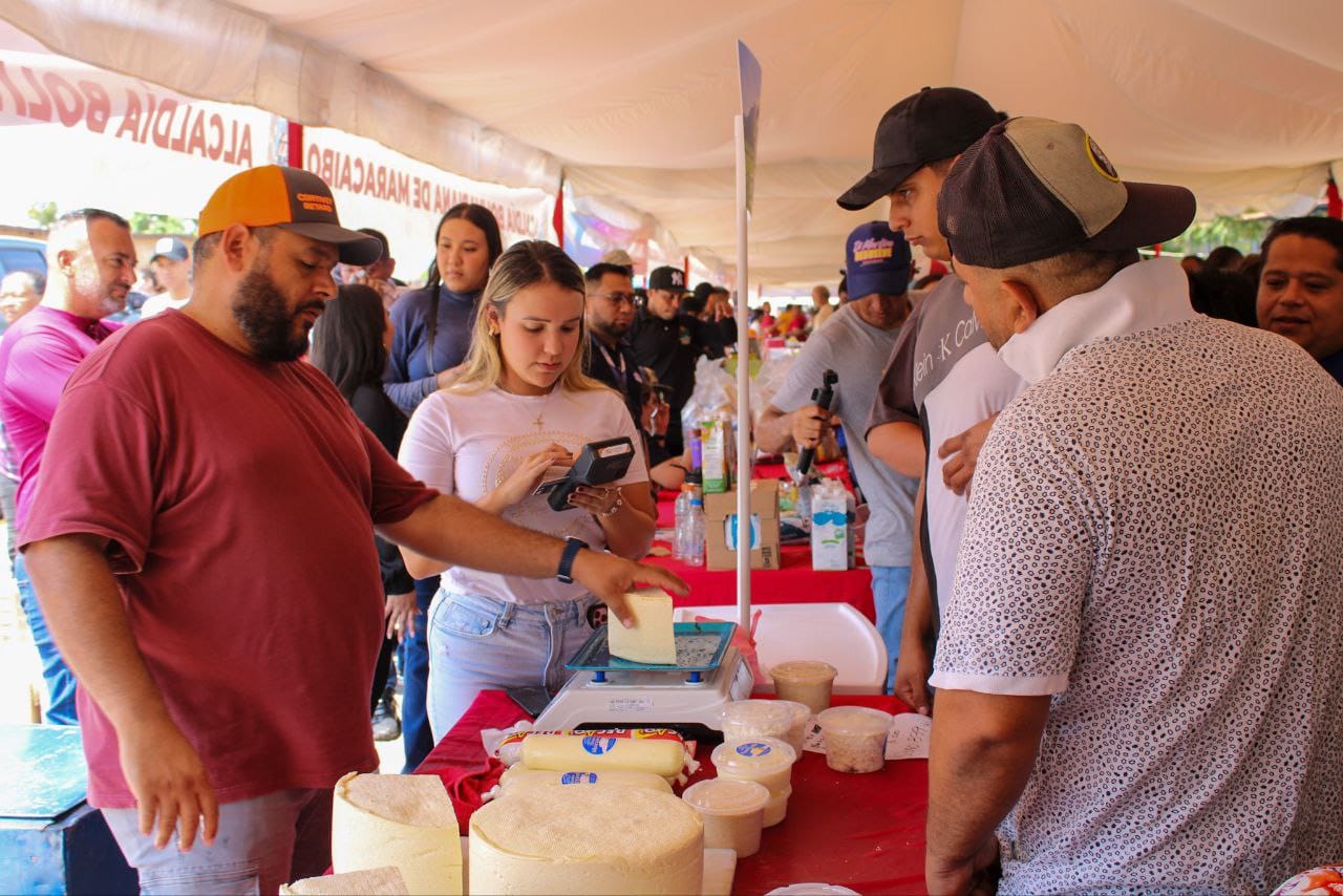 La Alcaldía Bolivariana de Maracaibo distribuyó más de 4.5 toneladas de alimentos en jornada de Mercados Populares en la parroquia Francisco Eugenio Bustamante 5 PHOTO 2025 09 14 08 48 06 2