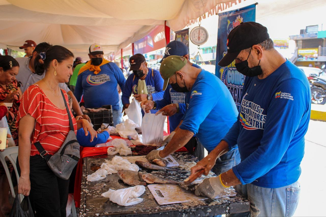 La Alcaldía Bolivariana de Maracaibo distribuyó más de 4.5 toneladas de alimentos en jornada de Mercados Populares en la parroquia Francisco Eugenio Bustamante 4 PHOTO 2025 09 14 08 48 06 3