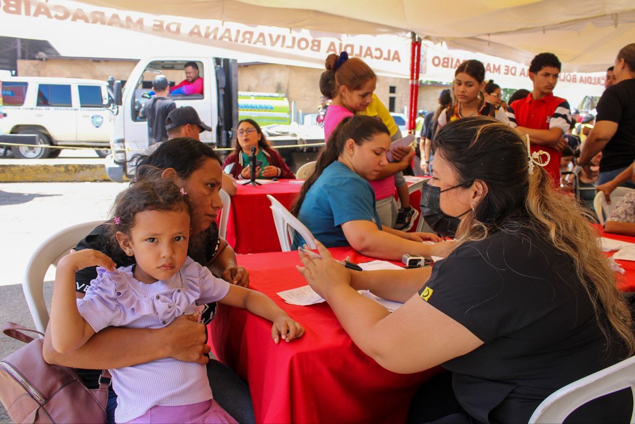 La Alcaldía Bolivariana de Maracaibo distribuyó más de 4.5 toneladas de alimentos en jornada de Mercados Populares en la parroquia Francisco Eugenio Bustamante 2 PHOTO 2025 09 14 08 48 06