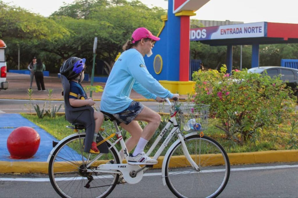 Recreación y salud animan a los participantes de la ciclovía en Maracaibo 4 Recreacion y salud animan a los participantes de la ciclovia en Maracaibo 9