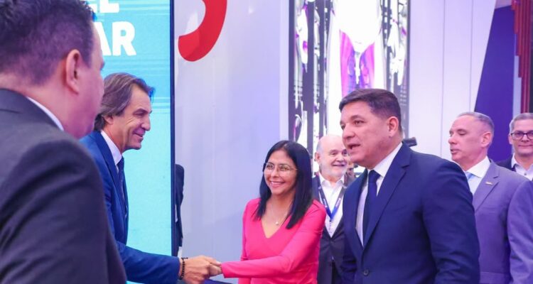 Venezuela registra 17,5 millones de usuarios de internet fijo y 22,5 millones de usuarios de internet móvil 1 Internet