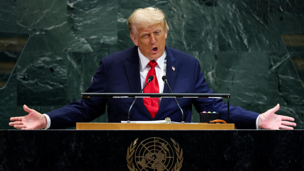 Dimiten el director general de la BBC y la máxima responsable de noticias tras las críticas por la edición de un documental sobre Trump 4 Trump