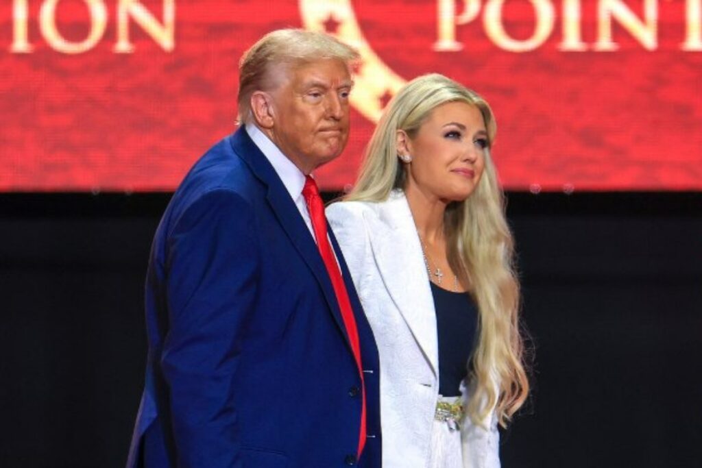El funeral de Charlie Kirk congregó a más de 100.000 personas en Arizona 3 Trump funeral