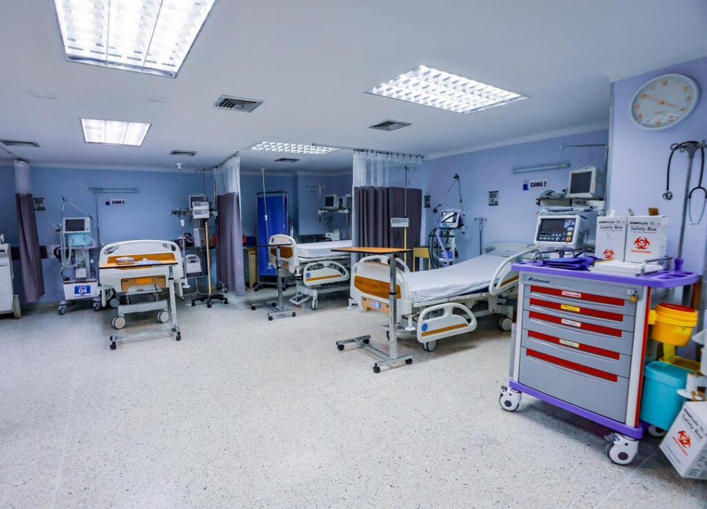 El Gobernador Caldera arrancó plan de asfaltado estatal en la COL y activó UCI para adultos y neonatal en el Hospital de Cabimas 4 WhatsApp Image 2025 09 04 at 11.05.04 AM