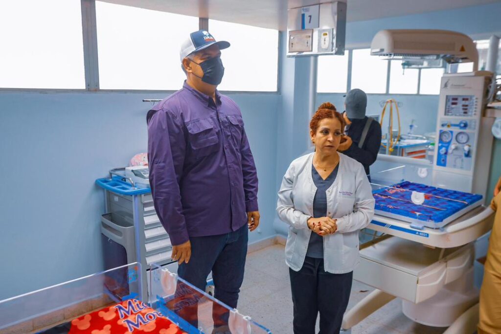 El Gobernador Caldera arrancó plan de asfaltado estatal en la COL y activó UCI para adultos y neonatal en el Hospital de Cabimas 3 WhatsApp Image 2025 09 04 at 11.05.04 AM 3