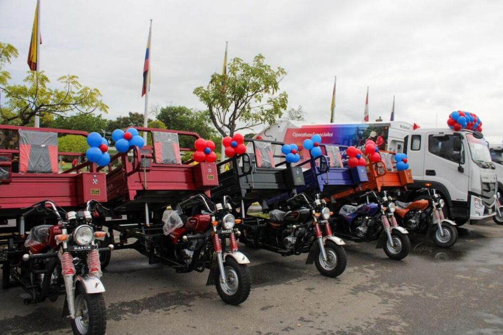 Alcaldía de Maracaibo refuerza plan de limpieza con camiones, trimotos y 150 trabajadores 5 WhatsApp Image 2025 09 08 at 4.09.33 PM 4