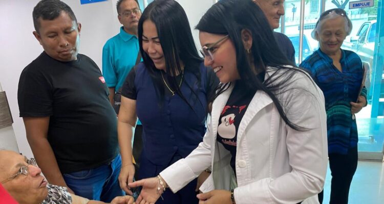 Con jornada quirúrgicas Alcaldía Bolivariana de Maracaibo devuelve la visión a adultos mayores 1 Alcaldía
