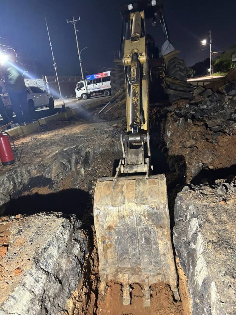 En horas de la madrugada Alcaldía de Maracaibo reparó fuga de gas en la Circunvalación 3 3 WhatsApp Image 2025 09 15 at 11.31.47 AM