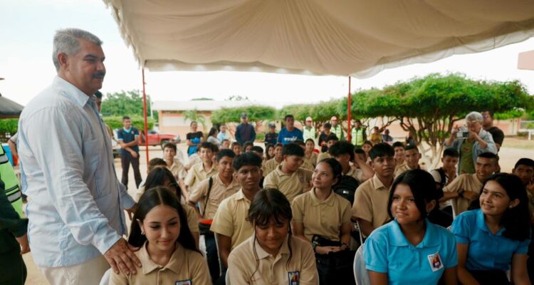 Gobernador Caldera acompañó inició de año escolar con una matrícula de más de 660 mil estudiantes 1 Caldera