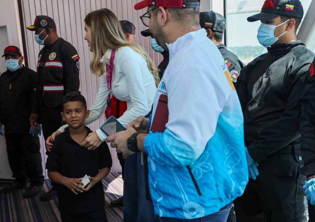 Regresaron a suelo venezolano 5 niños secuestrados por Estados Unidos 3 WhatsApp Image 2025 09 17 at 1.26.39 PM 3