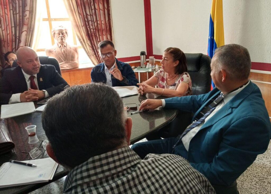 CLEZ fortalece el Proyecto de Ley de Prevención, Convivencia, Seguridad Ciudadana y Defensa, Unidad e Integridad Territorial del Estado 3 WhatsApp Image 2025 09 18 at 7.33.47 AM 2