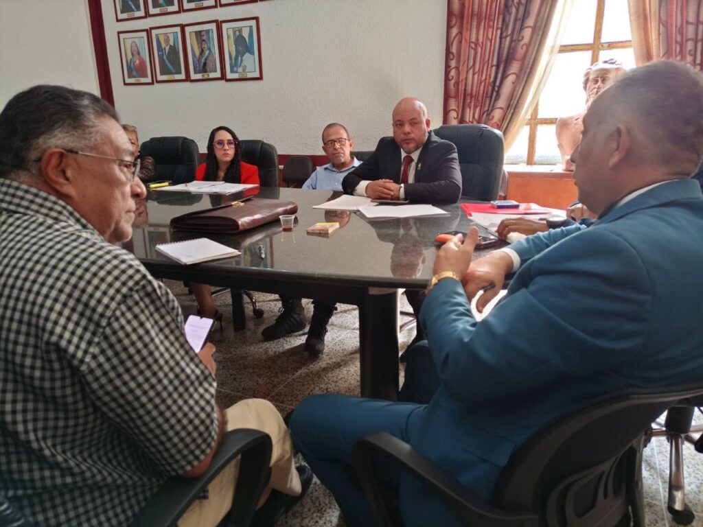 CLEZ fortalece el Proyecto de Ley de Prevención, Convivencia, Seguridad Ciudadana y Defensa, Unidad e Integridad Territorial del Estado 4 WhatsApp Image 2025 09 18 at 7.33.47 AM 3