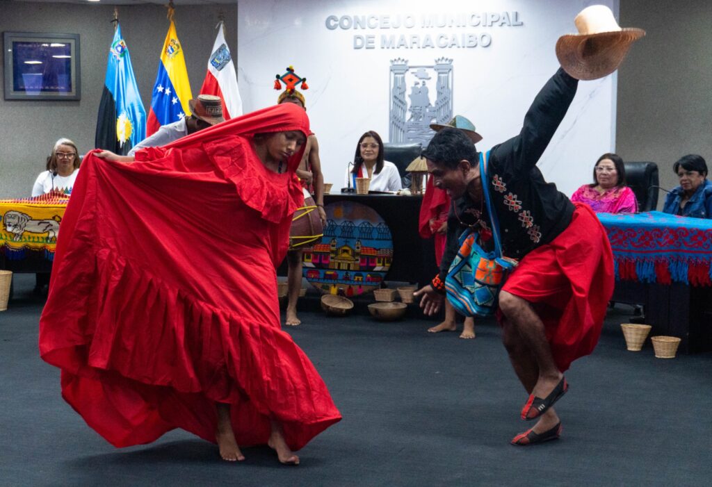Concejo Municipal de Maracaibo rindió homenaje a la mujer indígena en sesión solemne 2 WhatsApp Image 2025 09 18 at 7.34.51 AM