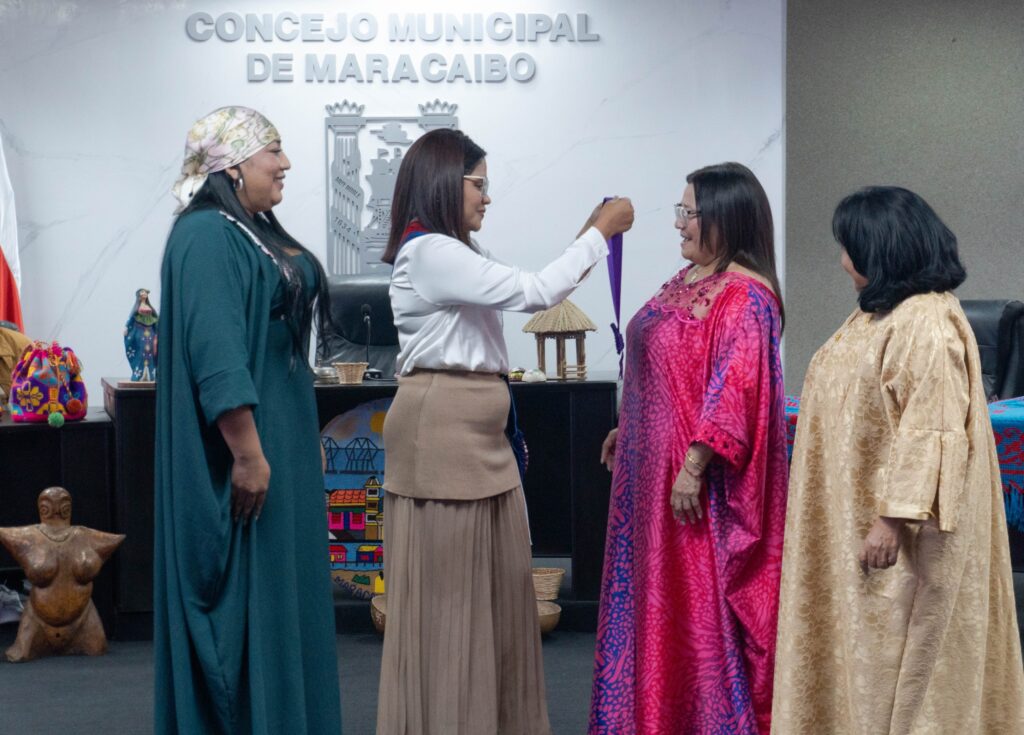 Concejo Municipal de Maracaibo rindió homenaje a la mujer indígena en sesión solemne 4 WhatsApp Image 2025 09 18 at 7.34.51 AM 2